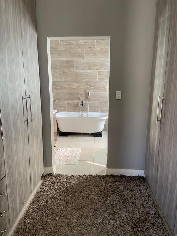 4 Bedroom Property for Sale in Magalieskruin Gauteng