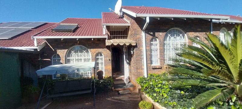4 Bedroom Property for Sale in Dawnview Gauteng
