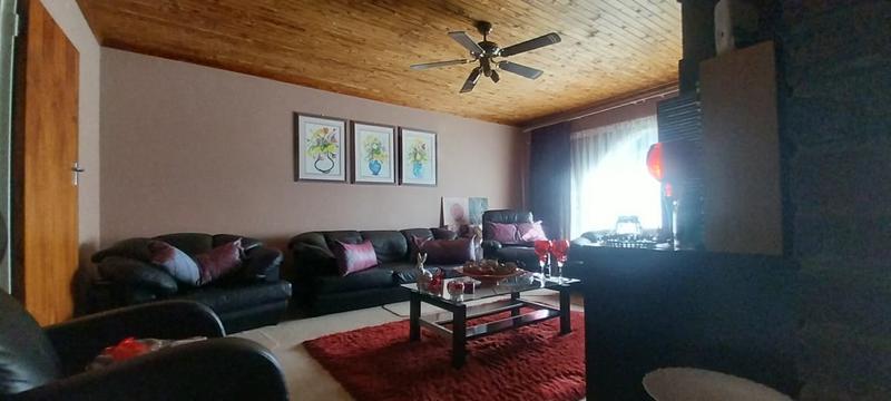 4 Bedroom Property for Sale in Dawnview Gauteng