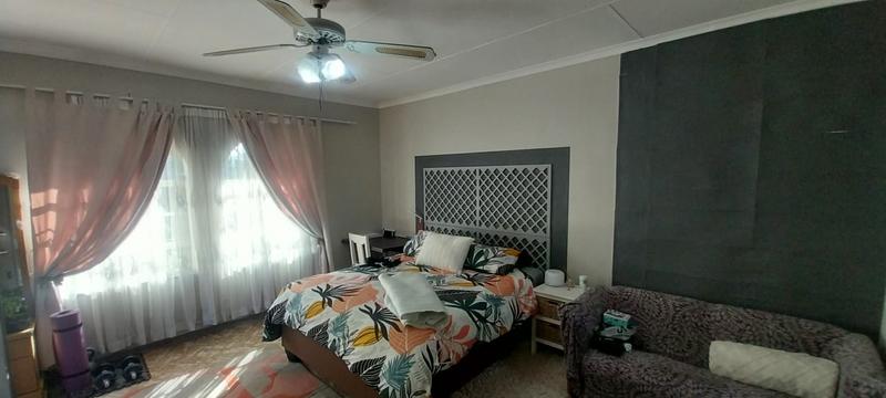 4 Bedroom Property for Sale in Dawnview Gauteng