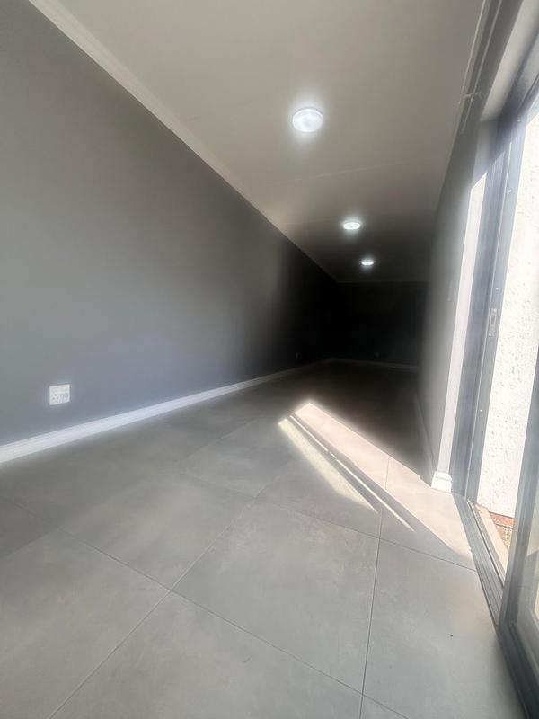 To Let 3 Bedroom Property for Rent in Glen Austin Gauteng