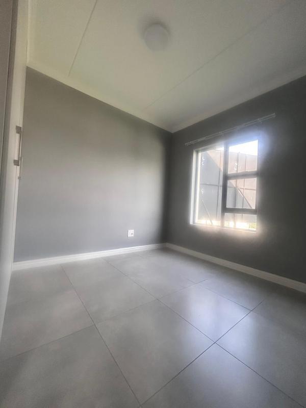 To Let 3 Bedroom Property for Rent in Glen Austin Gauteng