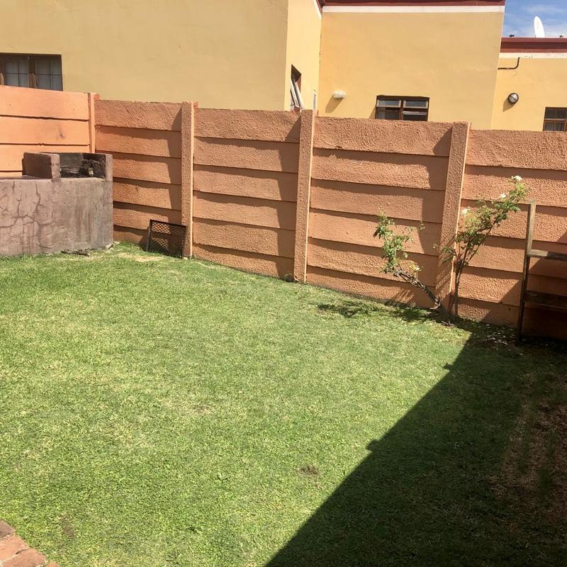 To Let 1 Bedroom Property for Rent in Edenvale Gauteng