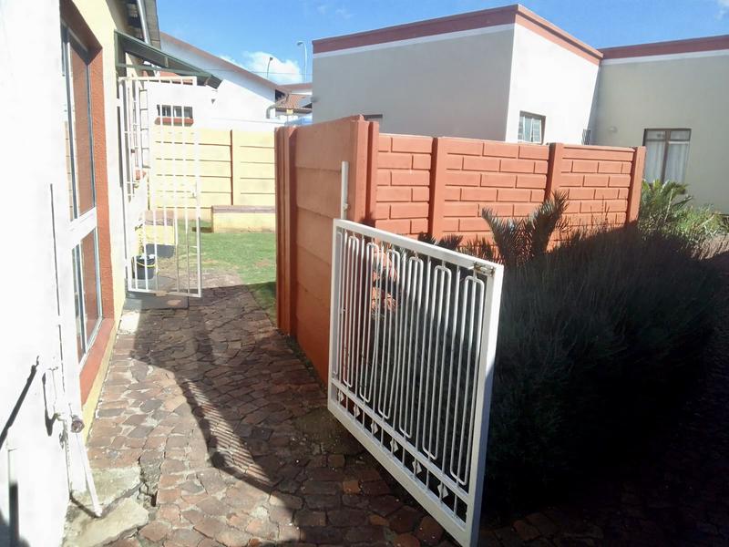 To Let 1 Bedroom Property for Rent in Edenvale Gauteng