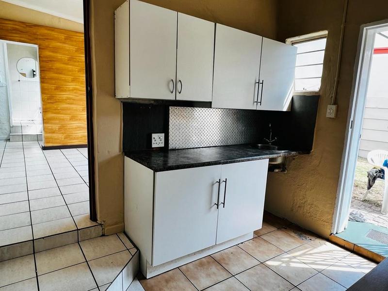 To Let 1 Bedroom Property for Rent in Edenvale Gauteng