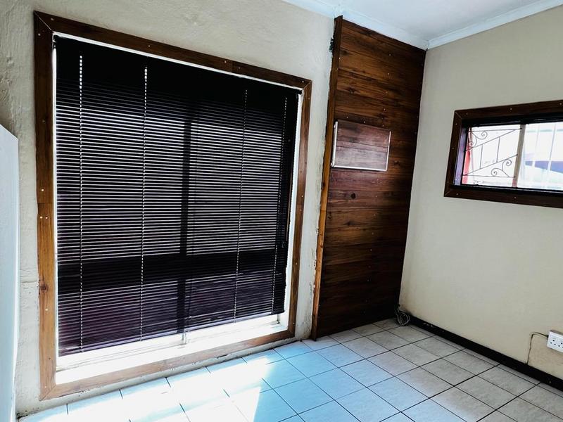 To Let 1 Bedroom Property for Rent in Edenvale Gauteng