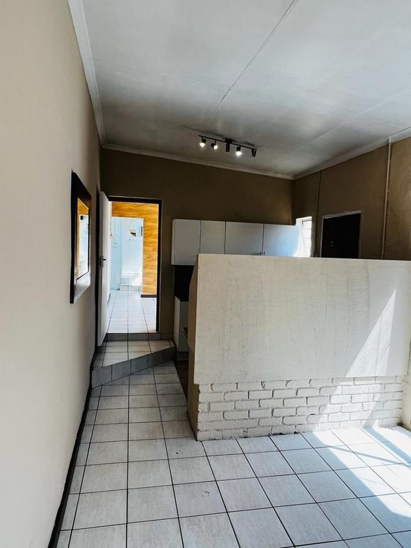To Let 1 Bedroom Property for Rent in Edenvale Gauteng