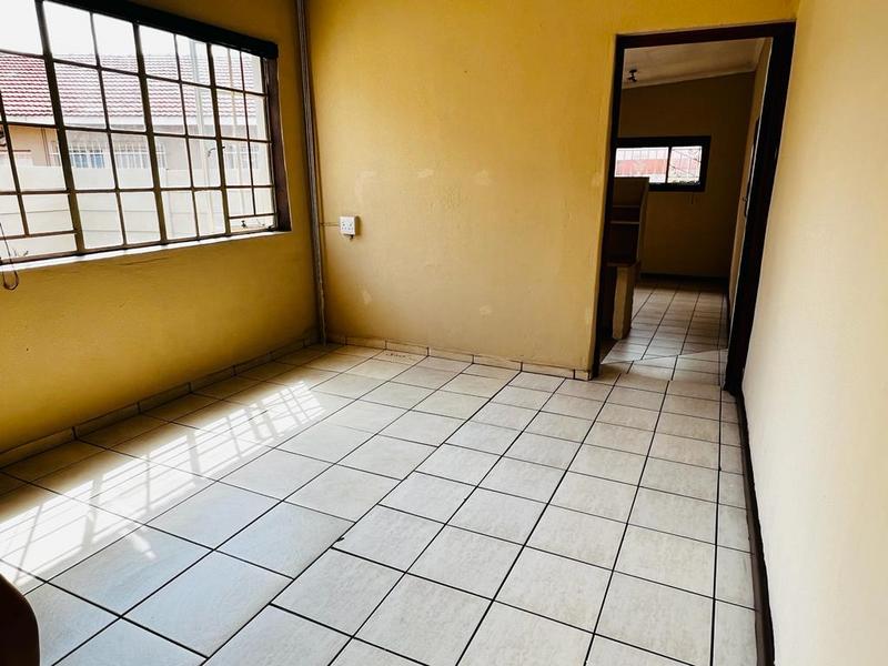To Let 1 Bedroom Property for Rent in Edenvale Gauteng