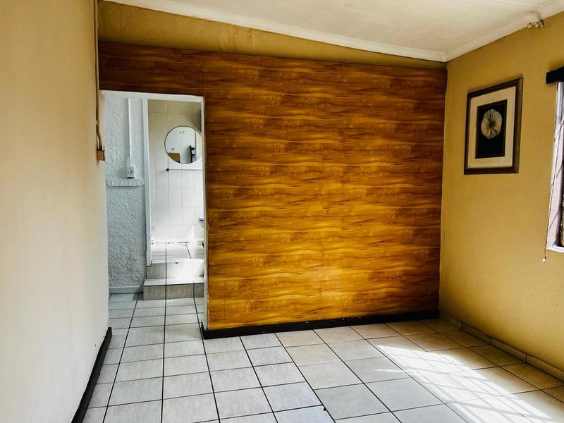 To Let 1 Bedroom Property for Rent in Edenvale Gauteng