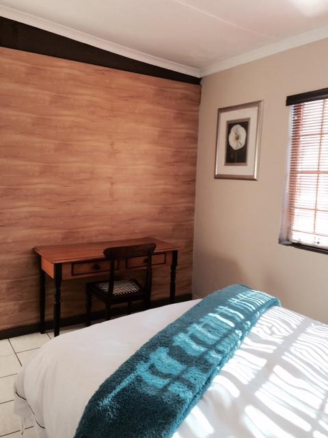 To Let 1 Bedroom Property for Rent in Edenvale Gauteng