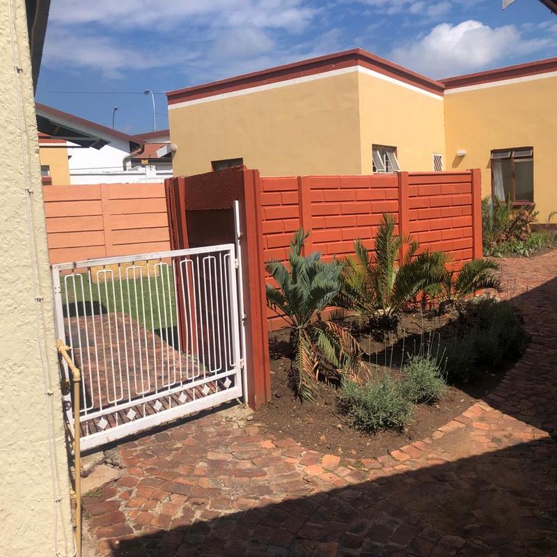 To Let 1 Bedroom Property for Rent in Edenvale Gauteng