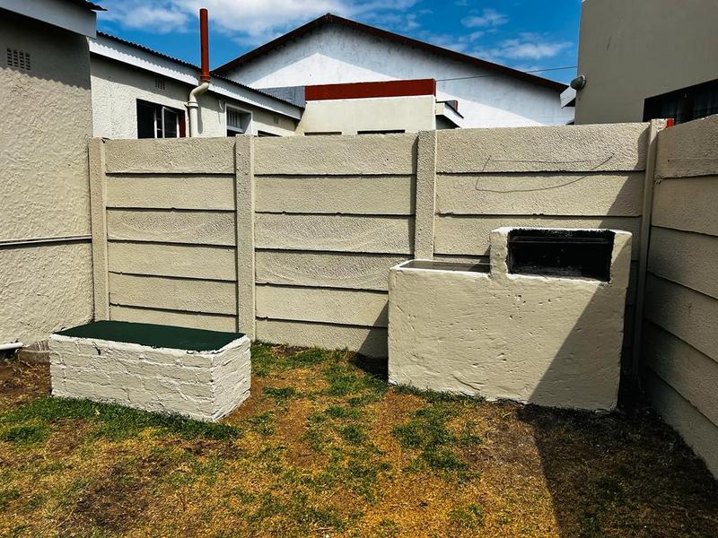To Let 1 Bedroom Property for Rent in Edenvale Gauteng