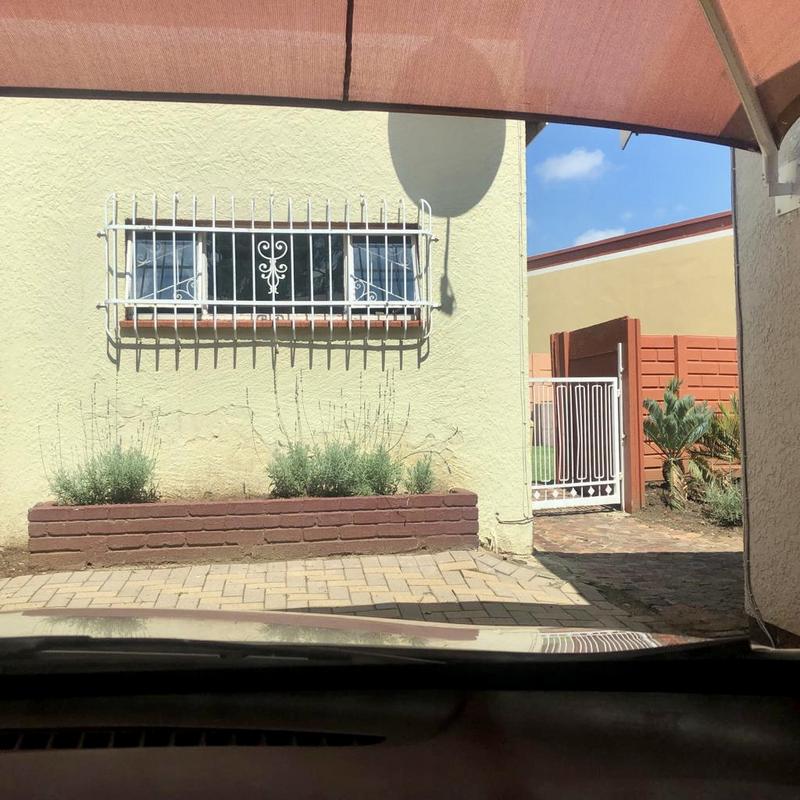 To Let 1 Bedroom Property for Rent in Edenvale Gauteng