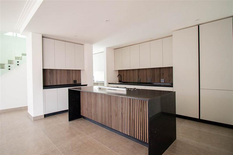 To Let 4 Bedroom Property for Rent in Waterkloof A H Gauteng