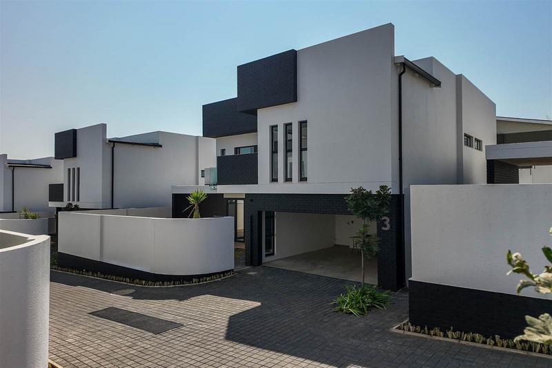 To Let 4 Bedroom Property for Rent in Waterkloof A H Gauteng