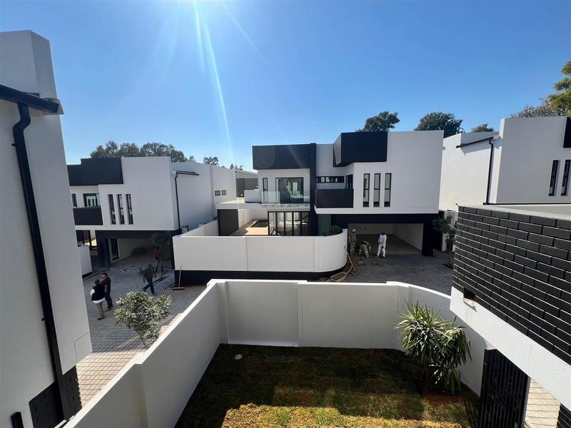 To Let 4 Bedroom Property for Rent in Waterkloof A H Gauteng