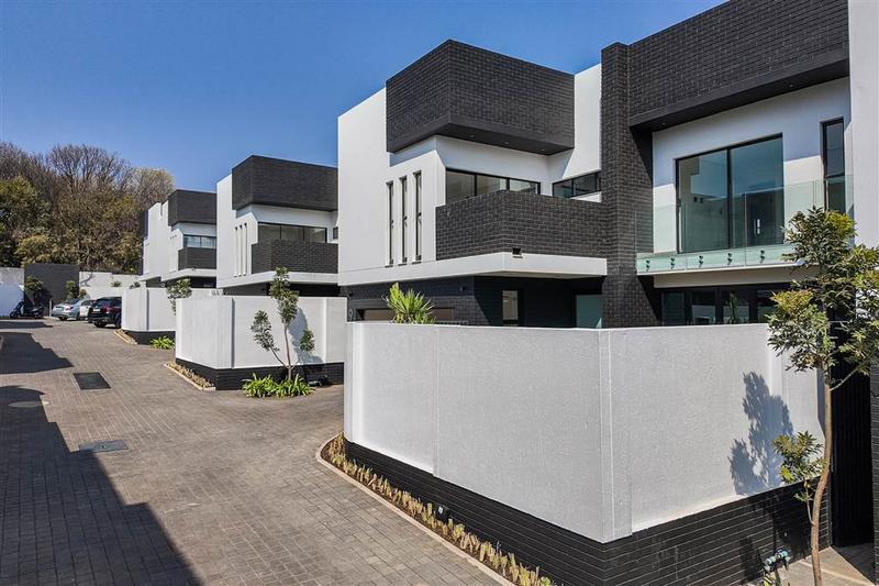 To Let 4 Bedroom Property for Rent in Waterkloof A H Gauteng