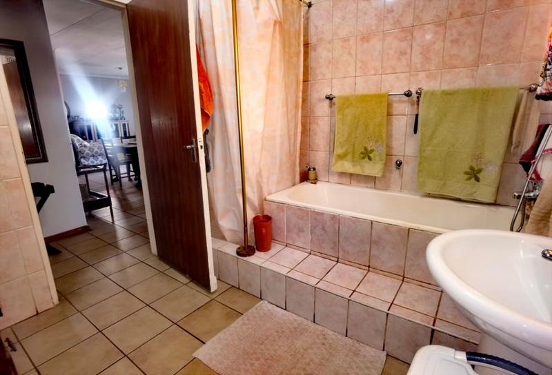 3 Bedroom Property for Sale in Geduld Gauteng