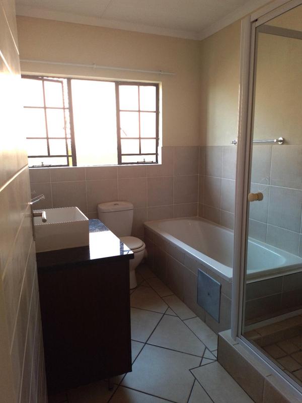 To Let 3 Bedroom Property for Rent in North Riding Gauteng