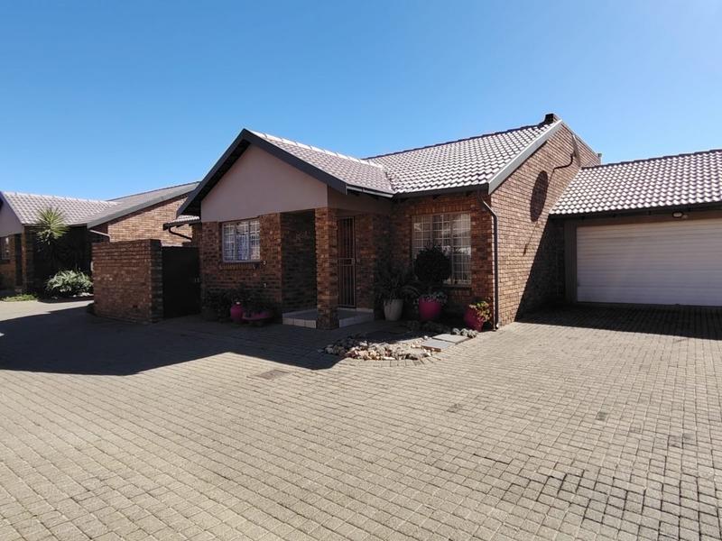 2 Bedroom Property for Sale in Rooihuiskraal North Gauteng