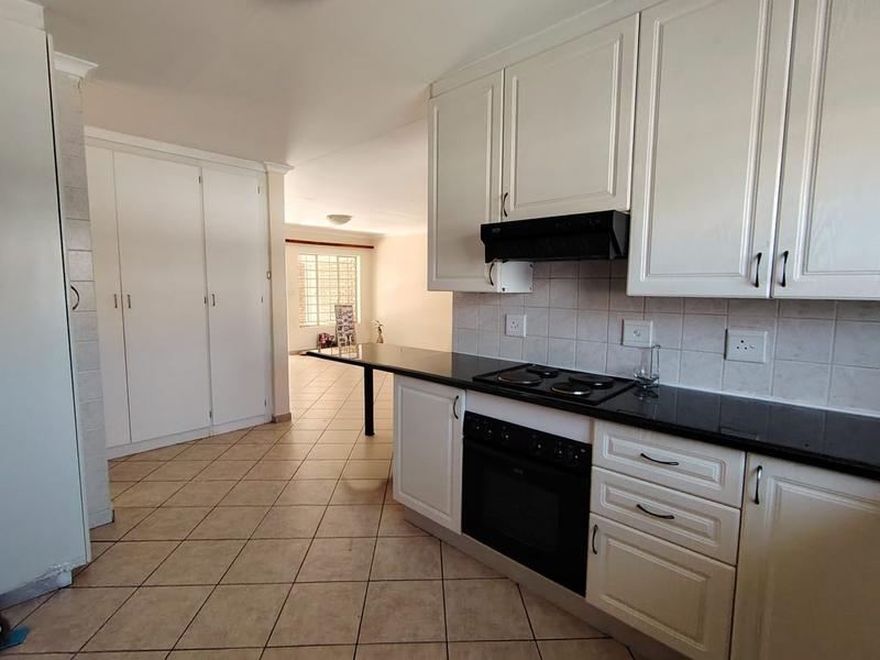 2 Bedroom Property for Sale in Rooihuiskraal North Gauteng