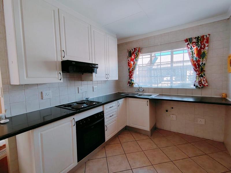2 Bedroom Property for Sale in Rooihuiskraal North Gauteng