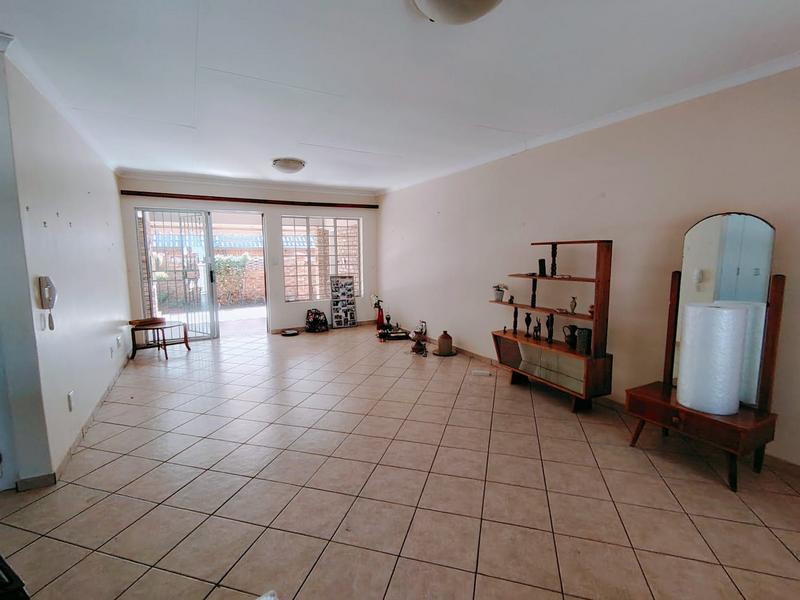 2 Bedroom Property for Sale in Rooihuiskraal North Gauteng