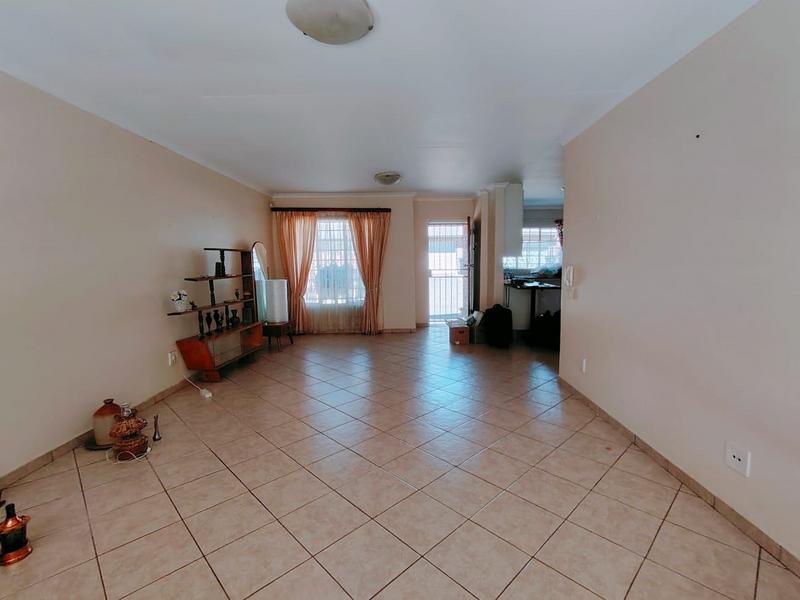 2 Bedroom Property for Sale in Rooihuiskraal North Gauteng