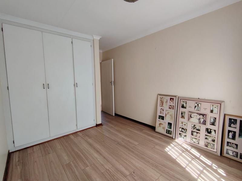 2 Bedroom Property for Sale in Rooihuiskraal North Gauteng