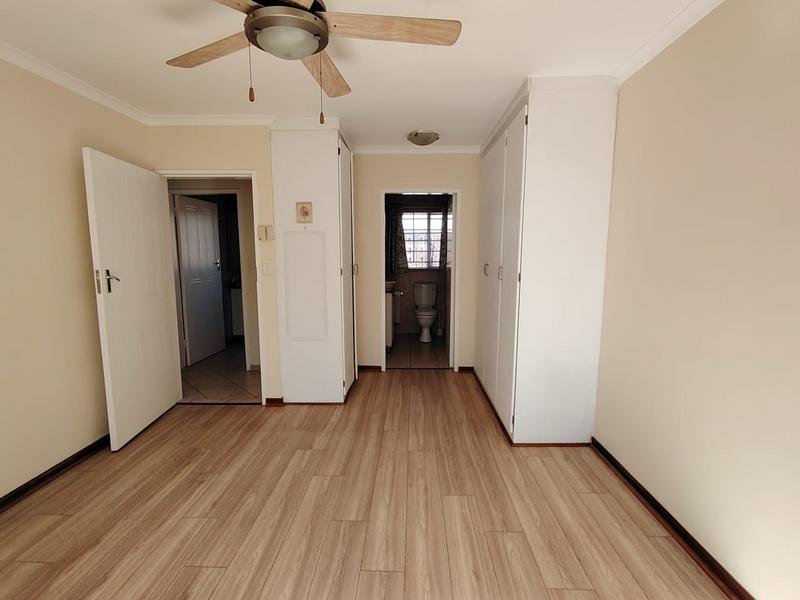 2 Bedroom Property for Sale in Rooihuiskraal North Gauteng