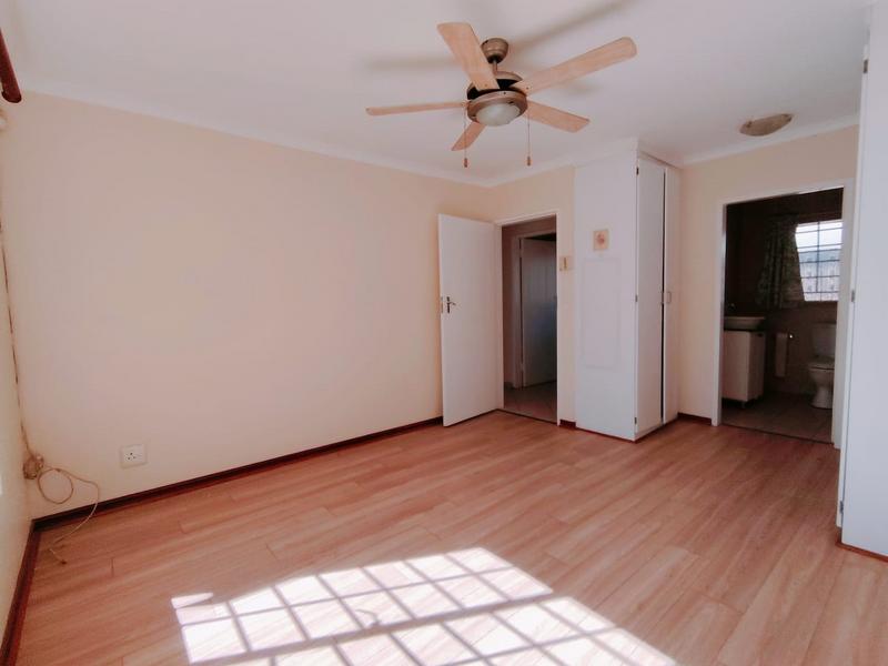 2 Bedroom Property for Sale in Rooihuiskraal North Gauteng
