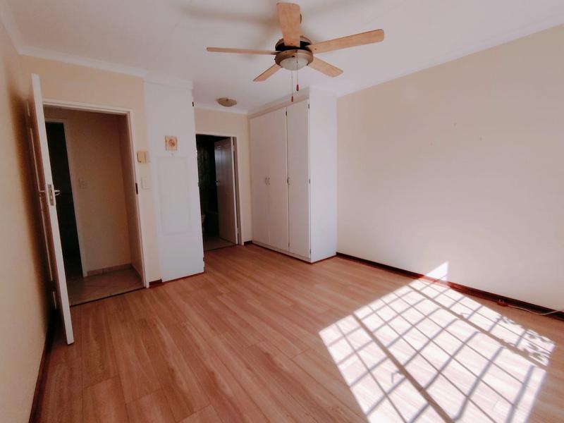 2 Bedroom Property for Sale in Rooihuiskraal North Gauteng