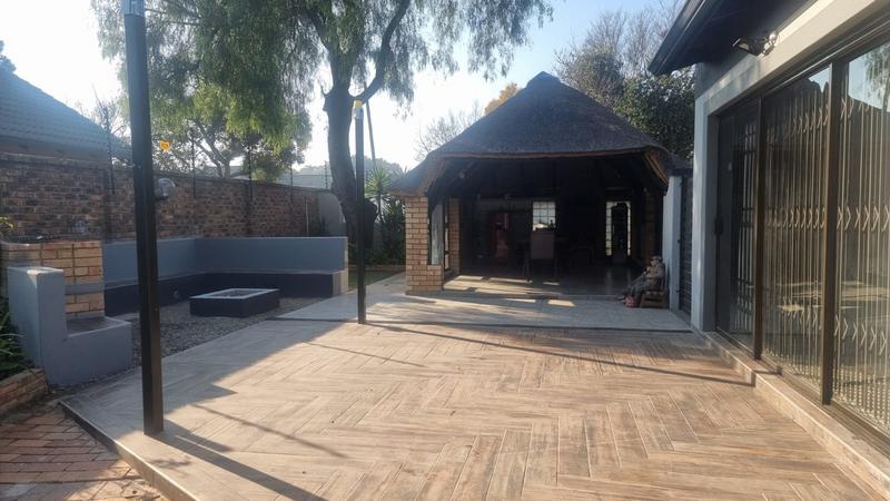 To Let 4 Bedroom Property for Rent in Sunward Park Gauteng