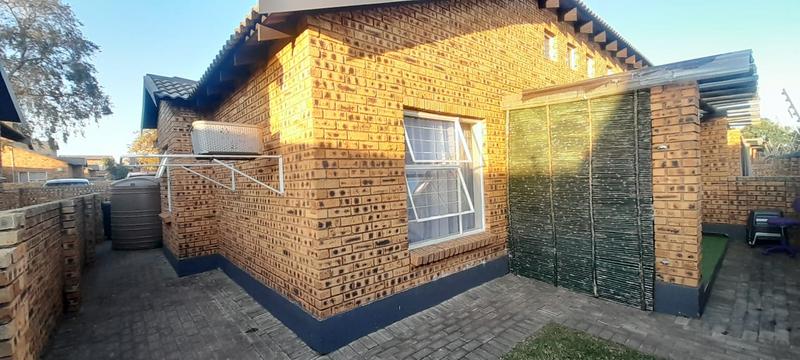 2 Bedroom Property for Sale in Honeydew Grove Gauteng
