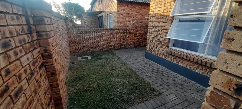 2 Bedroom Property for Sale in Honeydew Grove Gauteng