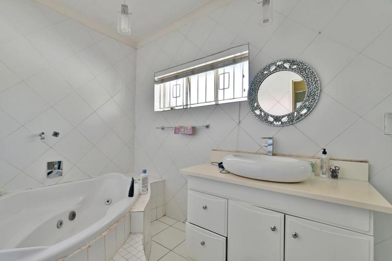 3 Bedroom Property for Sale in Mondeor Gauteng