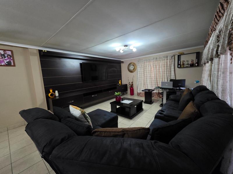 To Let 3 Bedroom Property for Rent in Horison Gauteng
