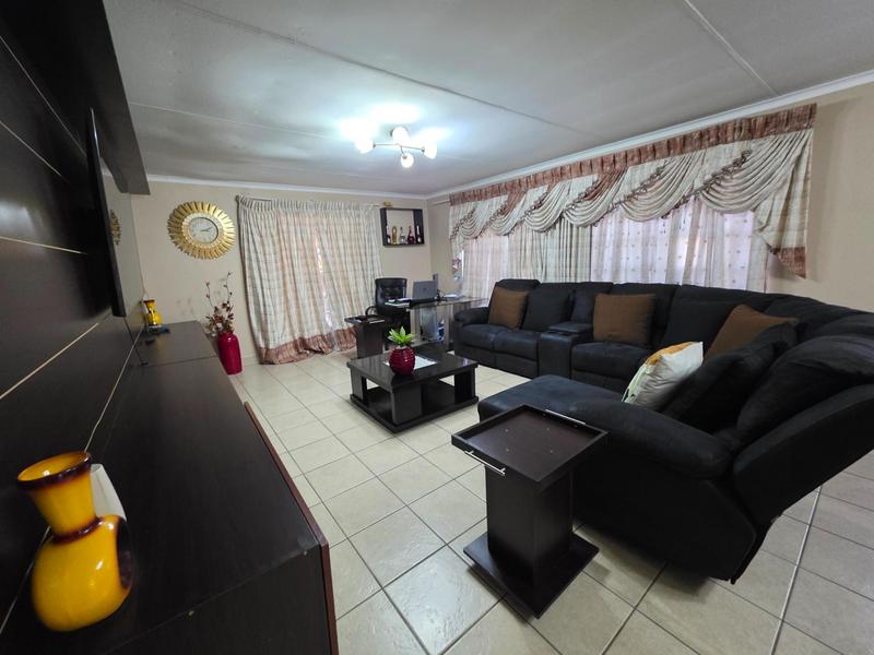 To Let 3 Bedroom Property for Rent in Horison Gauteng