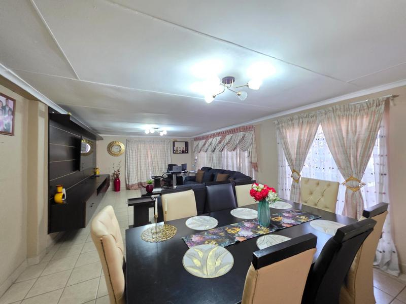 To Let 3 Bedroom Property for Rent in Horison Gauteng