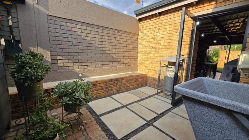 3 Bedroom Property for Sale in New Redruth Gauteng