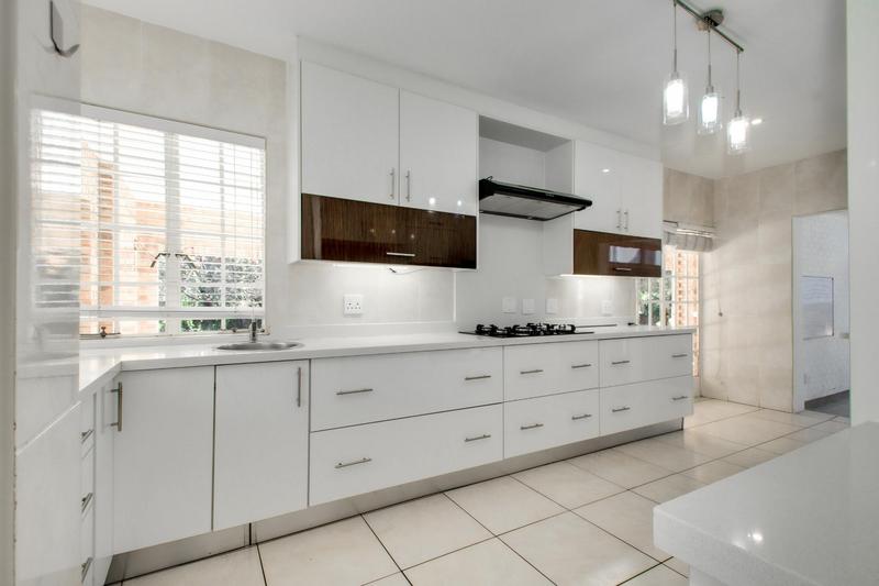 5 Bedroom Property for Sale in Fourways Gardens Gauteng