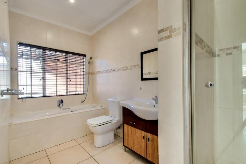 5 Bedroom Property for Sale in Fourways Gardens Gauteng
