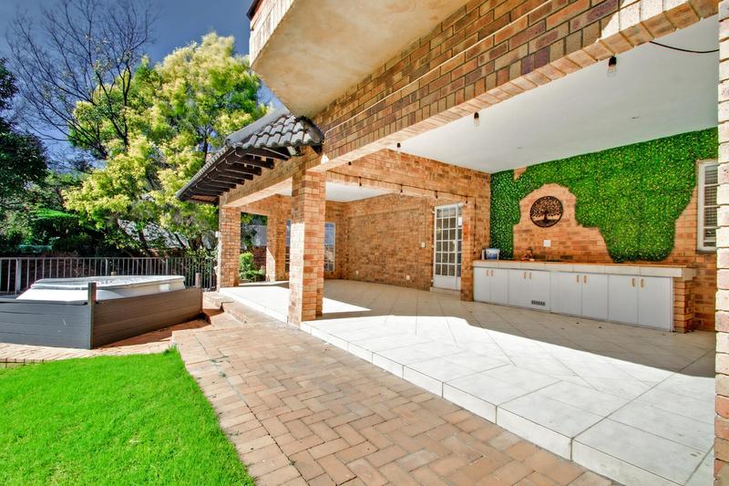 5 Bedroom Property for Sale in Fourways Gardens Gauteng