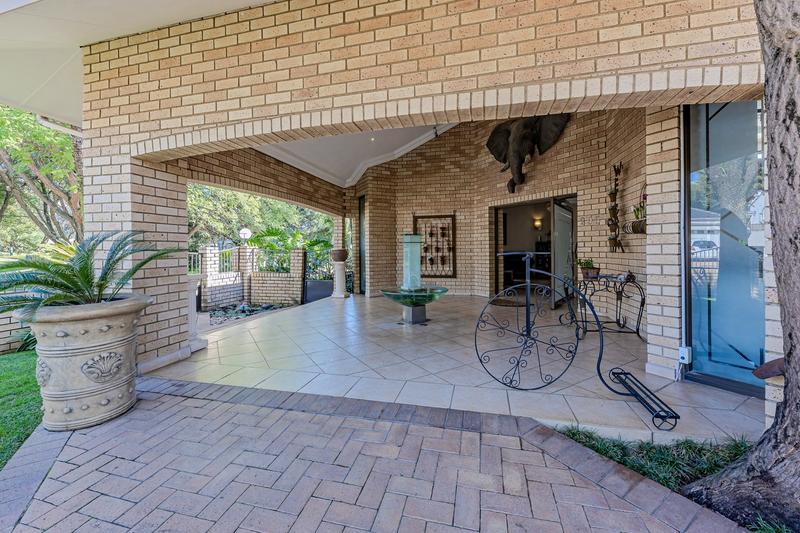 7 Bedroom Property for Sale in Featherbrooke Estate Gauteng