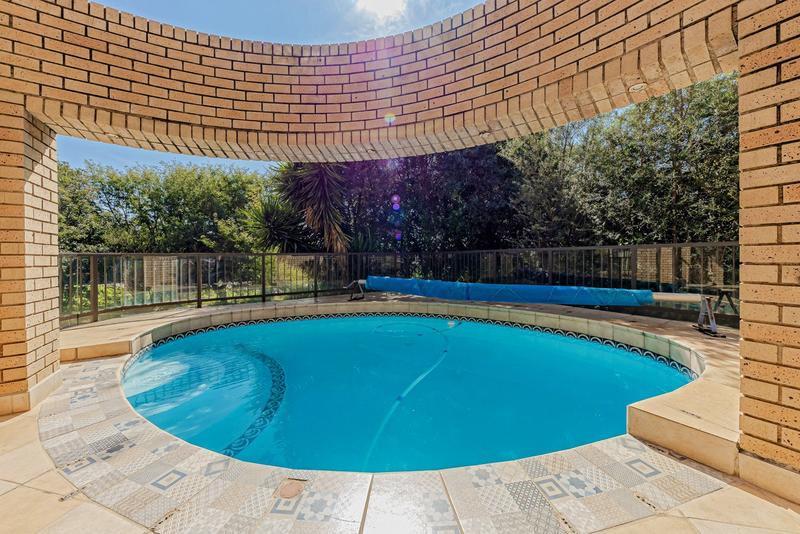 7 Bedroom Property for Sale in Featherbrooke Estate Gauteng