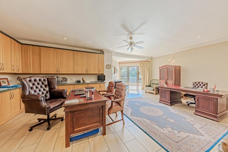 7 Bedroom Property for Sale in Featherbrooke Estate Gauteng