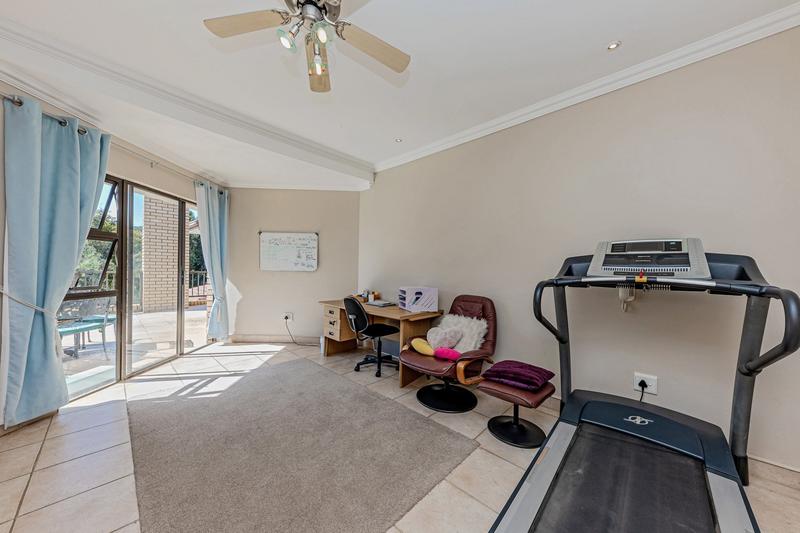 7 Bedroom Property for Sale in Featherbrooke Estate Gauteng