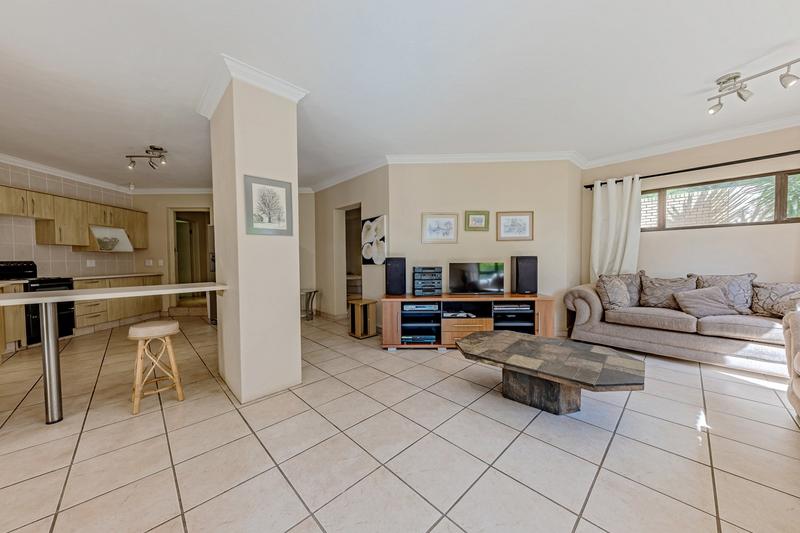 7 Bedroom Property for Sale in Featherbrooke Estate Gauteng