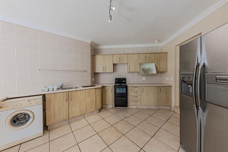 7 Bedroom Property for Sale in Featherbrooke Estate Gauteng