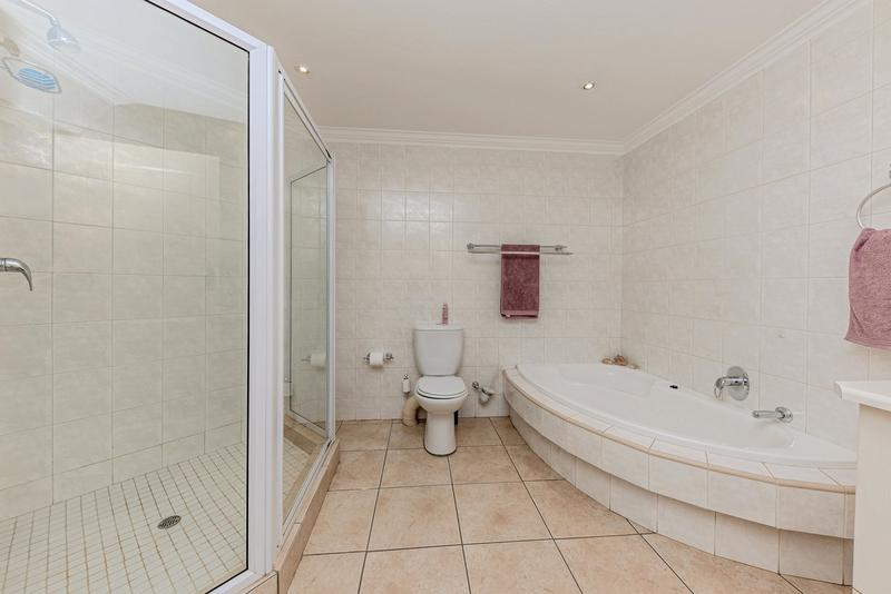 7 Bedroom Property for Sale in Featherbrooke Estate Gauteng